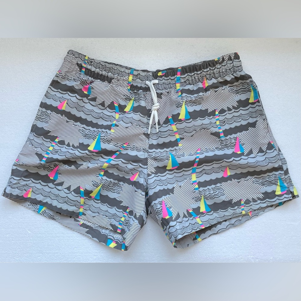 CHUBBIES 5.5” INSEAM SWIM TRUNKS SAILBOAT GRAY AND NEON